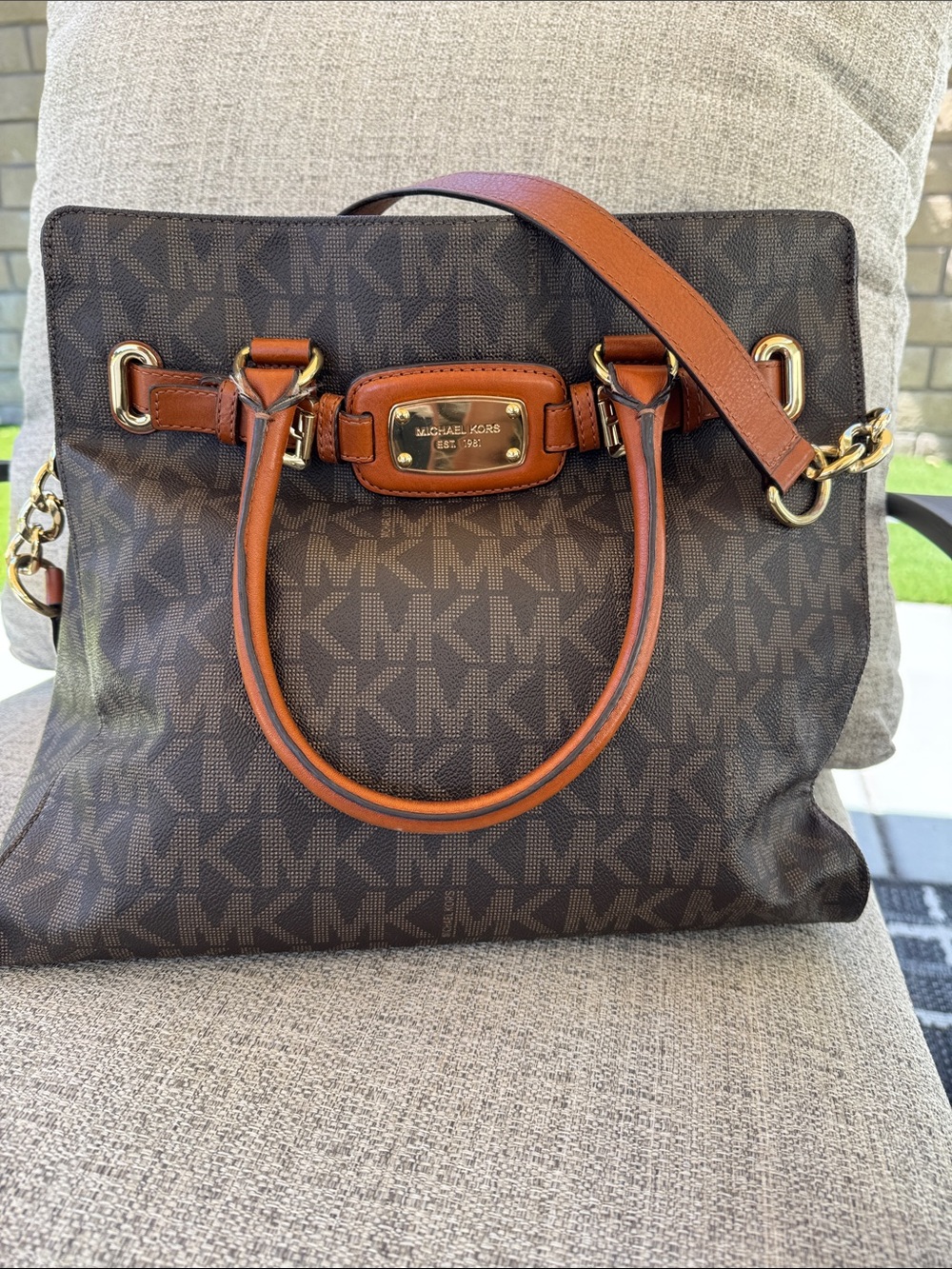 Michael Kors Hamilton Large Traveler Tote Bag Monogram Brown